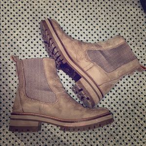 Size 7.5 women’s timberland boots